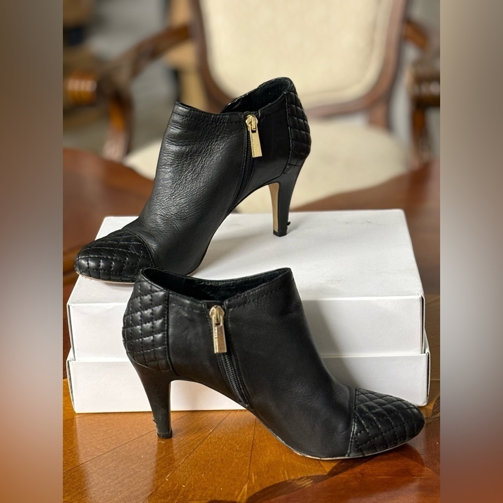 Vince Camuto heeled ankle boots 7.5